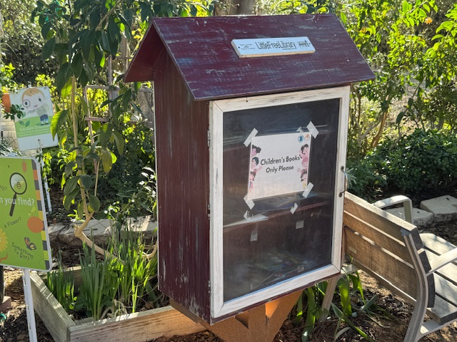 Une petite boîte à livres