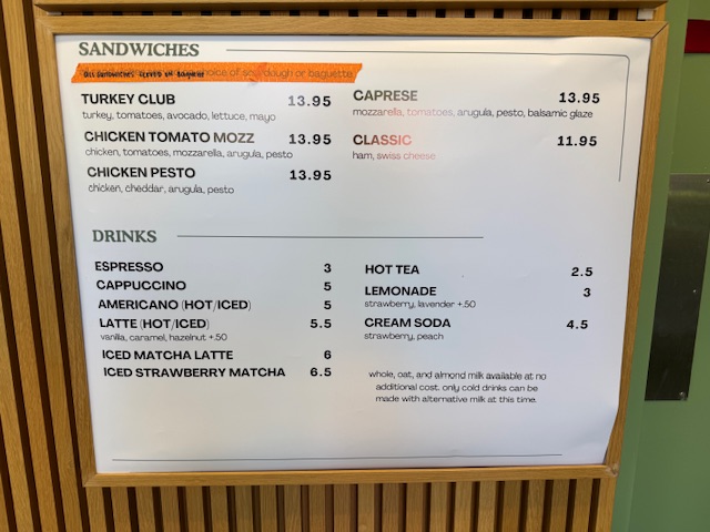 Liste de sandwiches et de boissons, largement du café
