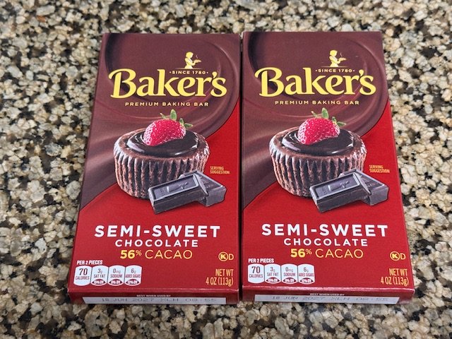 Deux barres de Baker's 56 % dans leur emballage.