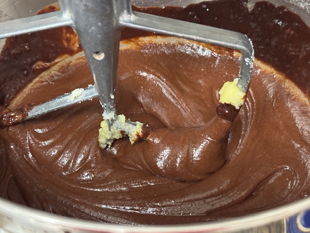 Mélange homogène ; le tout ressemble à une mousse avant de la laisser refroidir.