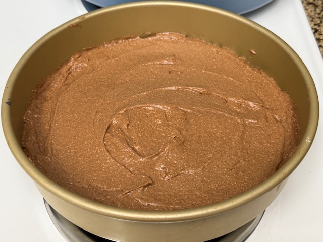 Un autre moule rempli de pâte.