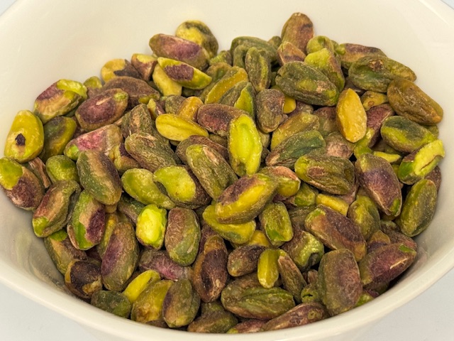 Bol de pistaches décortiquées