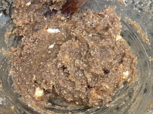 Pâte plus granuleuse après avoir mélangé la poudre.