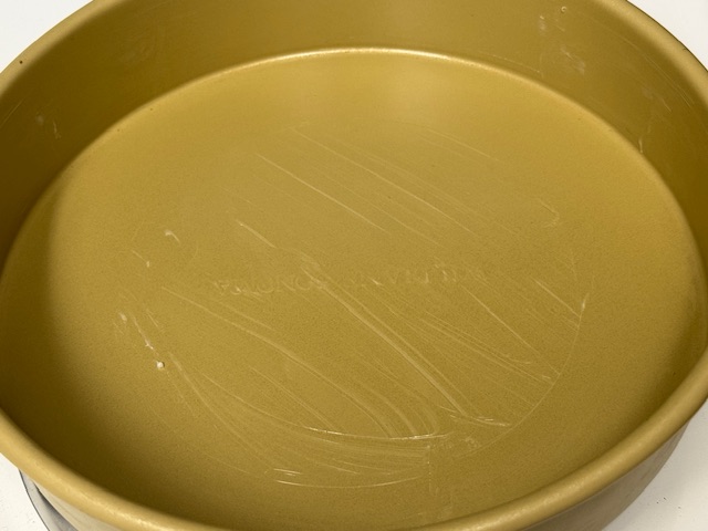 Moule à gâteau beurré