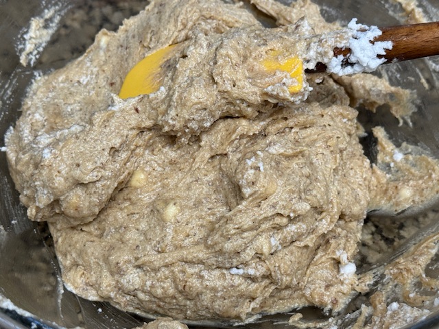 Pâte avec les blancs incorporés -- c'est encore plus clair, moins épais, et plus coulant