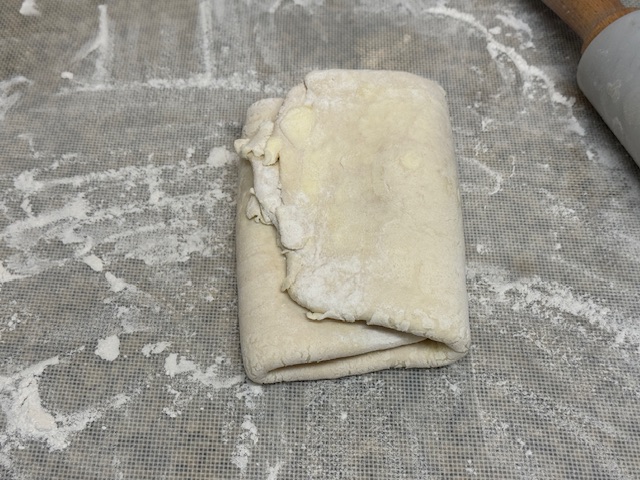 Pâte feuilletée pliée en tiers