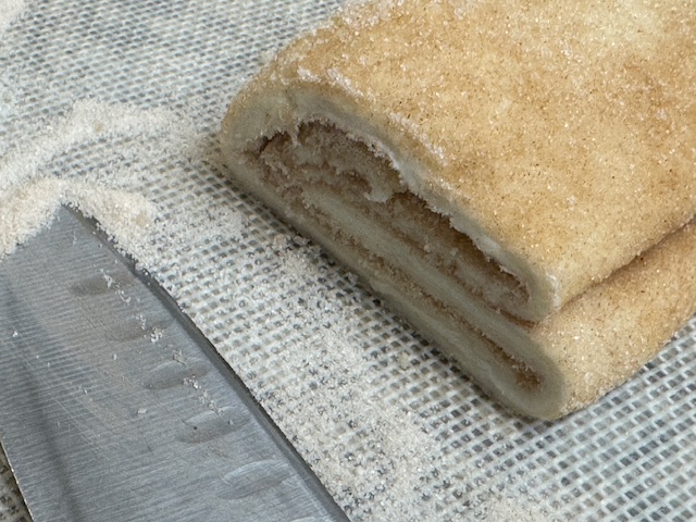 Bord coupé, avec le couteau visible à gauche