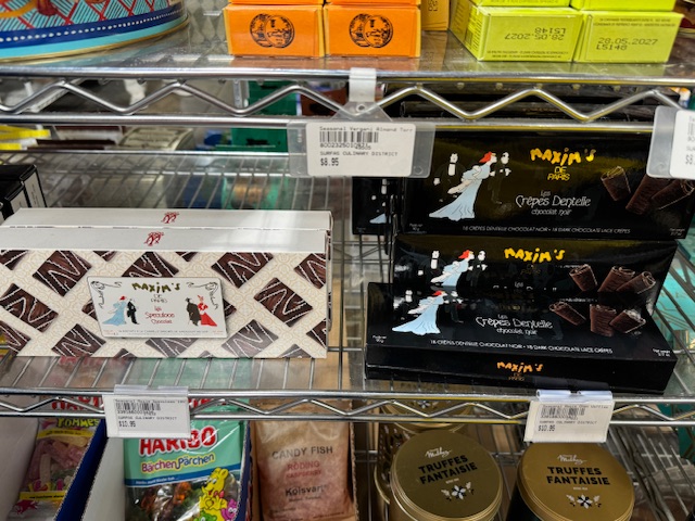 Des crêpes dentelles et des spéculoos au chocolat de Maxim's