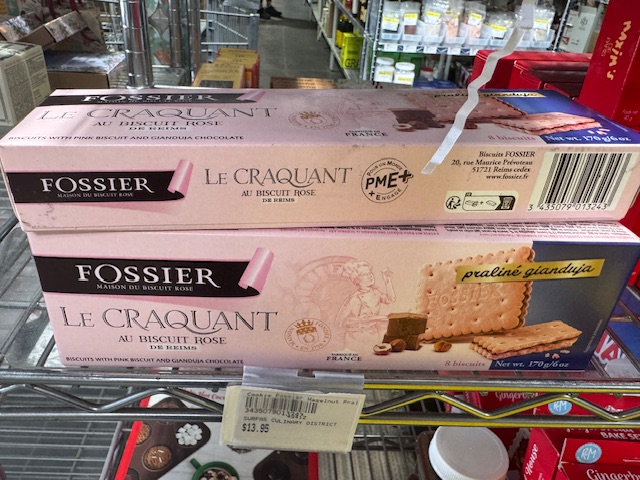 Boîte de « craquants au biscuits roses »