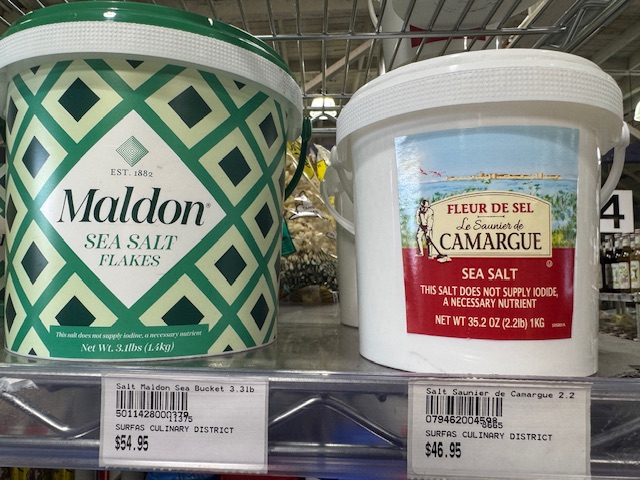 Fleur de sel de Camargue dans des seaux de 1 kg