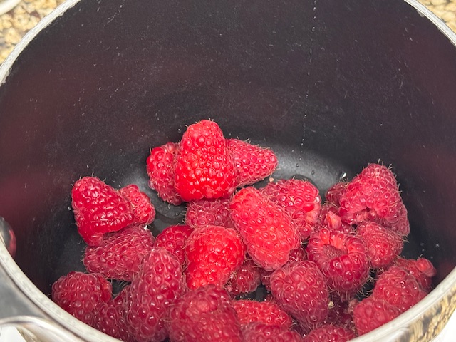 Framboises dans la casserole