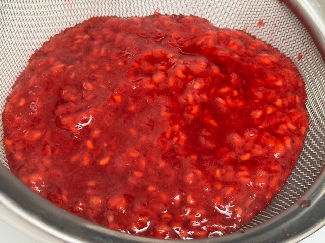 Coulis dans le tamis