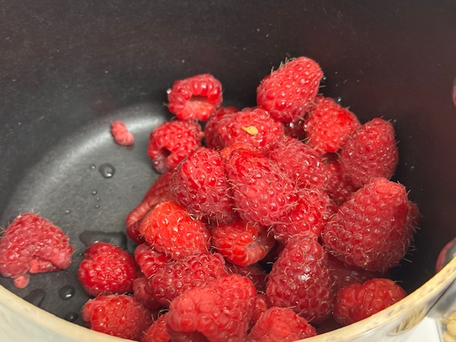 Framboises dans la casserole