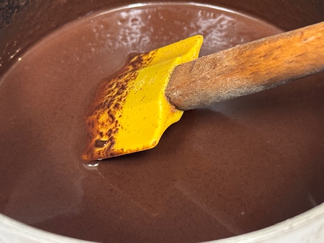 Ganache bien homogène, et beaucoup plus foncé