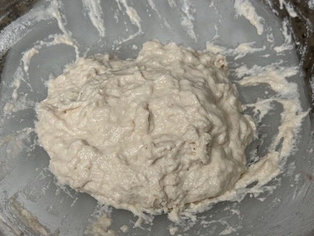 Pâte poolish mélangée -- c'est hyper-collante et très compacte.