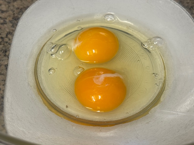 Œufs dans un saladier
