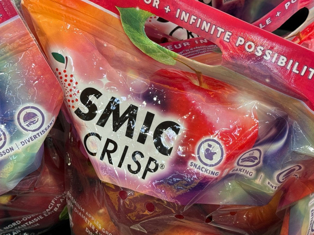 C'est un sac plié, qui semble dire "SMIC Crisp"