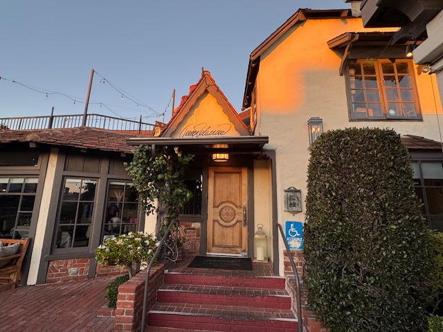 L'entrée du resto, une ancienne maison des années 30