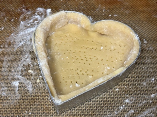 Pâte bien piquée avec une fourchette