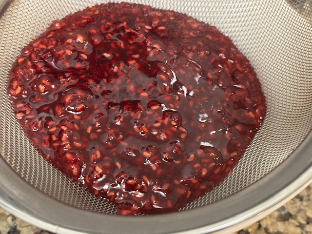 Confiture dans le tamis