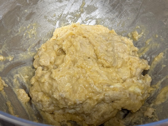 Pâte après assez de pétrissage pour ne plus voir le beurre