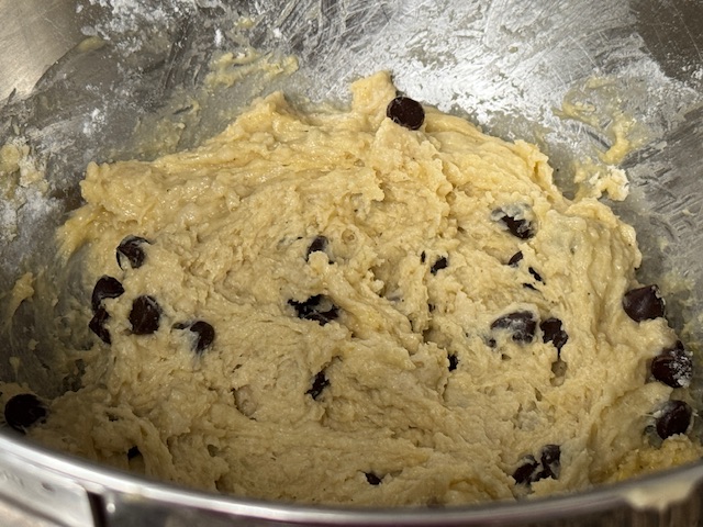 Pâte avec des pépites visibles partout, mais homogène