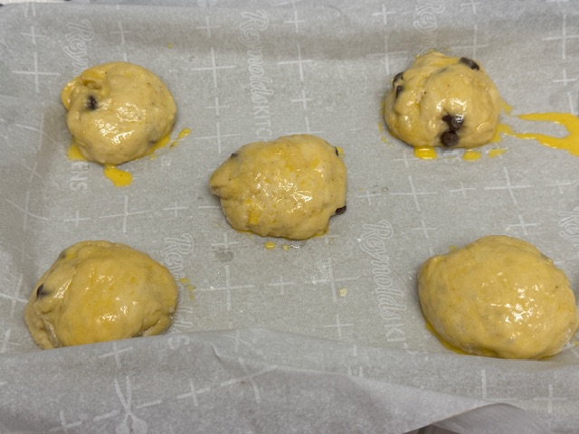 La moitié des boules badigeonnées sur le papier