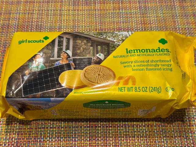 Boîte jaune portante le nom "Lemonades"