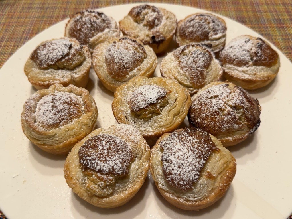 Assiette d'une douzaine de mirlitons