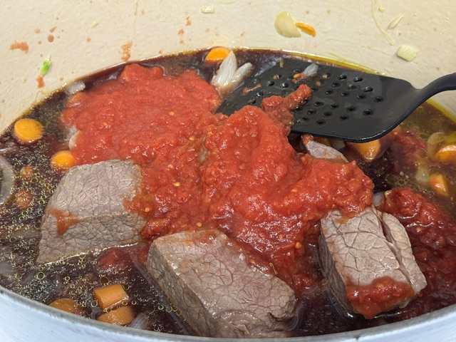 Vin rouge dans la cocotte