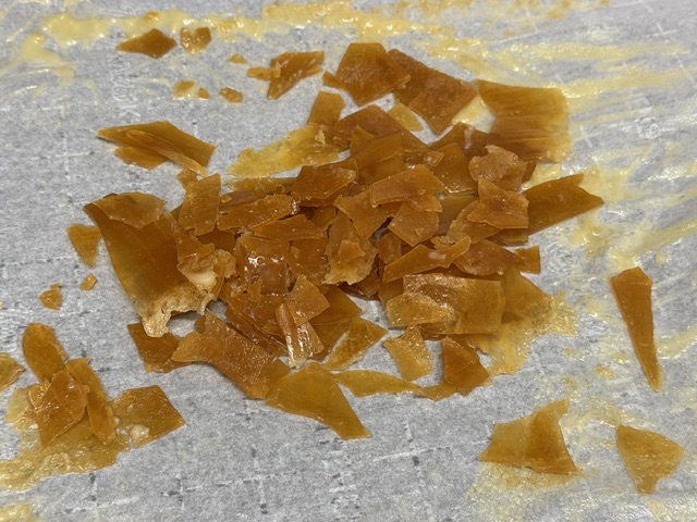 Grosses brisures de caramel solide