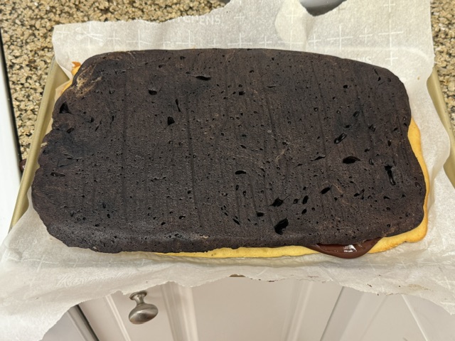 Couche de gâteau au chocolat, avec de la ganache au chocolat au-dessous