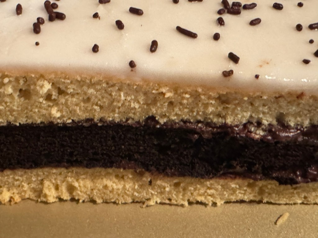 Vue du côté du gâteau en gros-plan