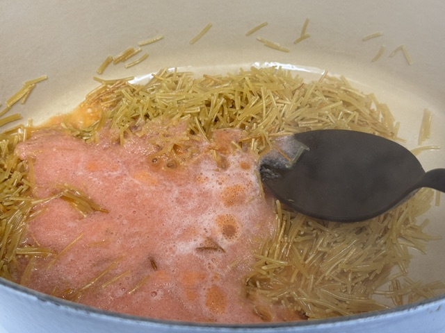 Recaudo versé dans la cocotte -- c'est bien rose