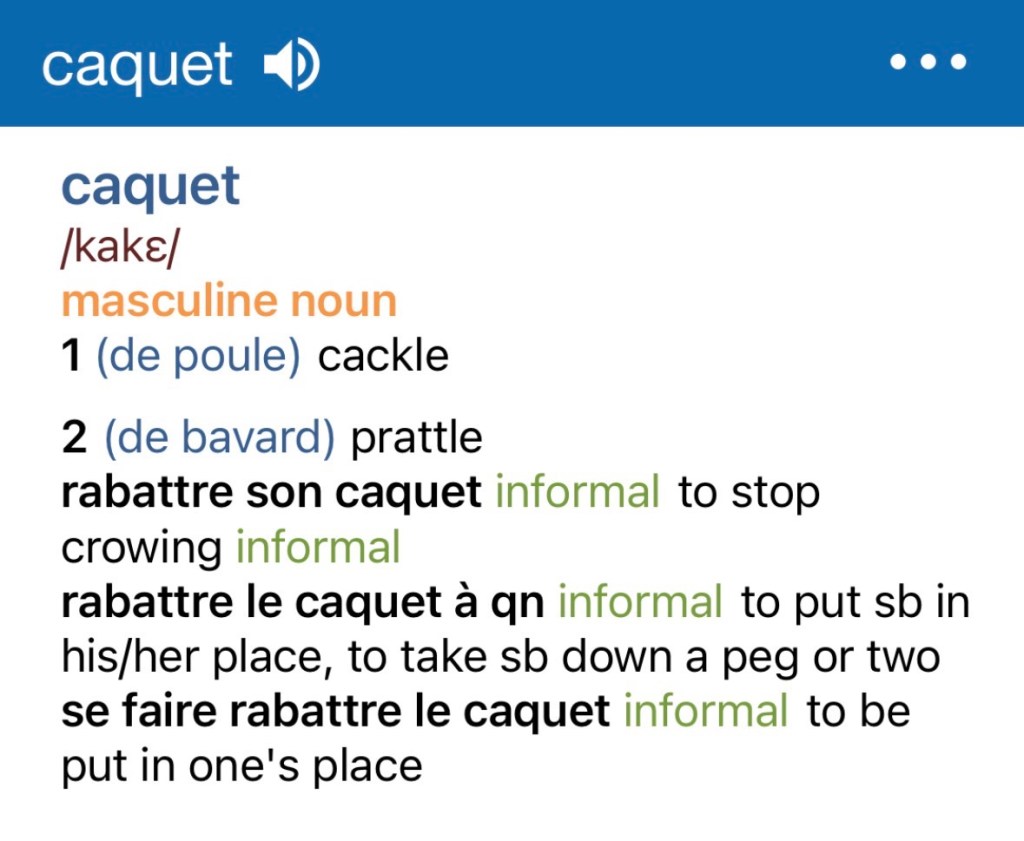 Deux sens sont donnés : 1) le son d'une poule, et 2) trois versions de rabattre son caquet ou rabattre le caquet à qqn.
