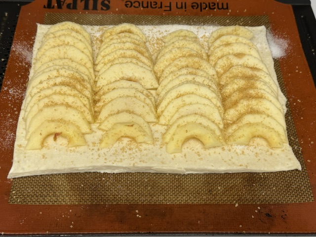 Pommes et pâté bien saupoudrées de cassonade