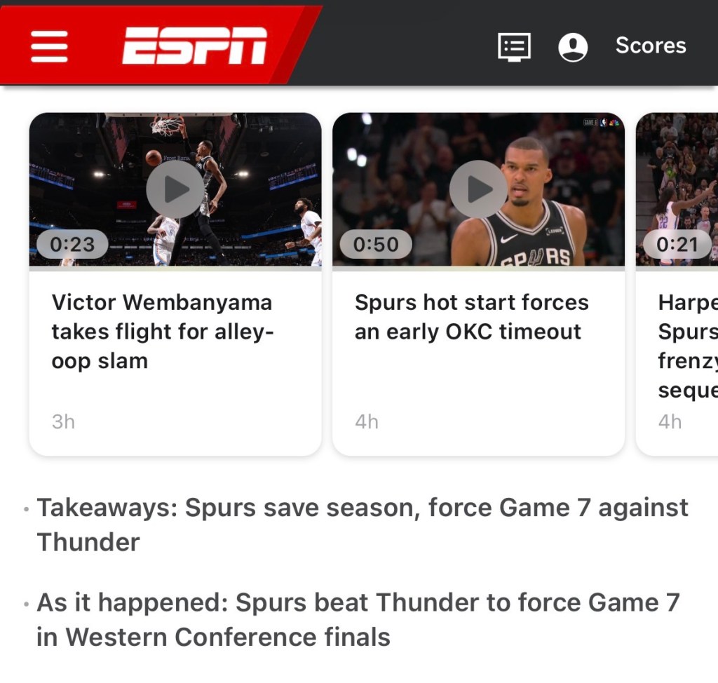Capture d'écran qui montre les résultats d'un match de basket --il y a deux vidéos et deux gros titres.
