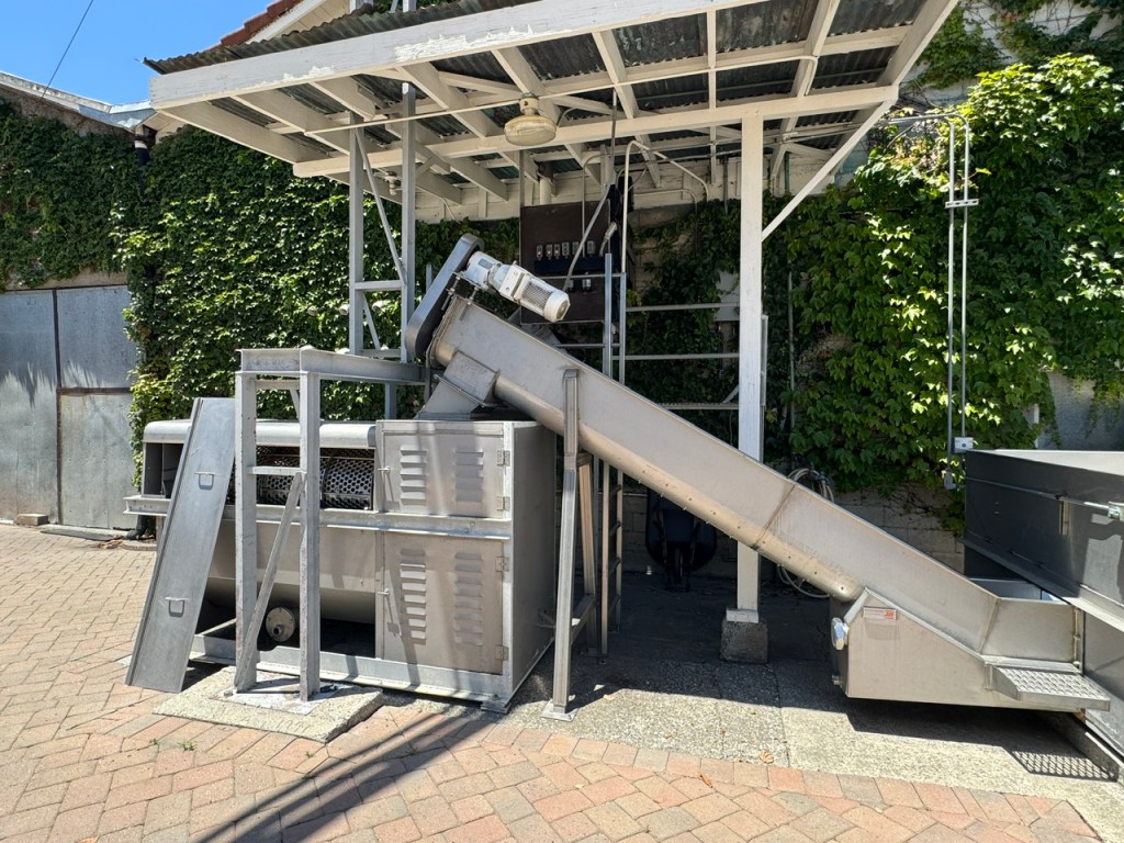 Machine pour écraser les raisins