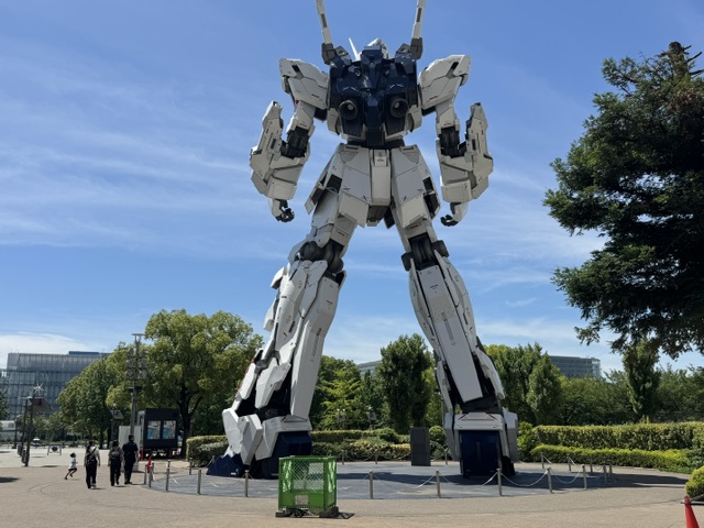 Le dos du Gundam, plein d'articulations