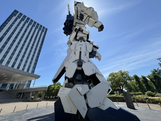Gundam vu de droite