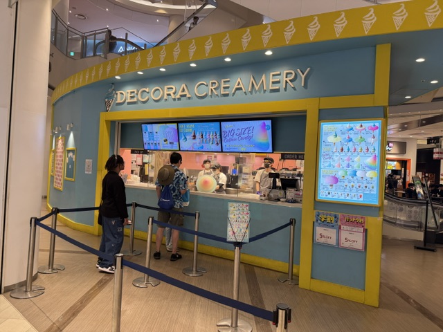 La boutique entière, dite « Decora Creamery »