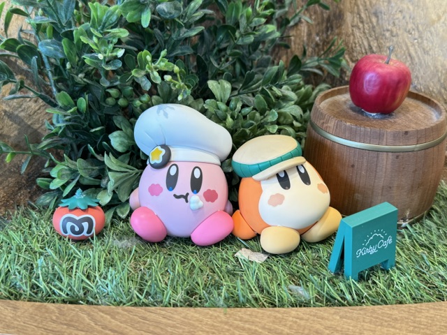 Kirby et Waddle Dee portant leurs toques.