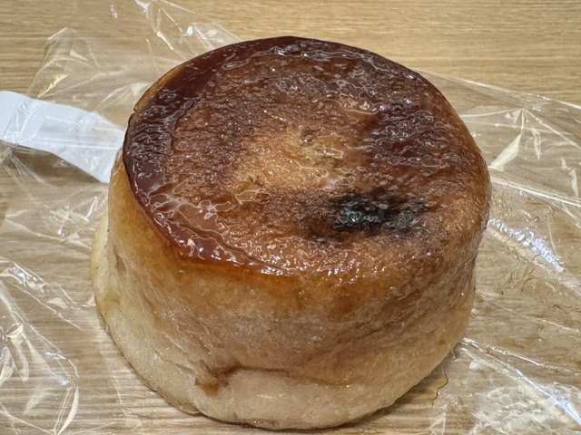 Kyoto brûlée, une sorte de petite pâtisserie en forme de cylindre