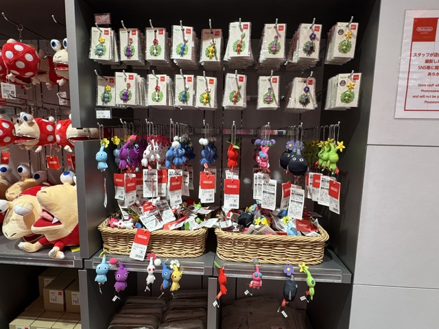 Des centaines de porte-clés et de poupées de Pikmin