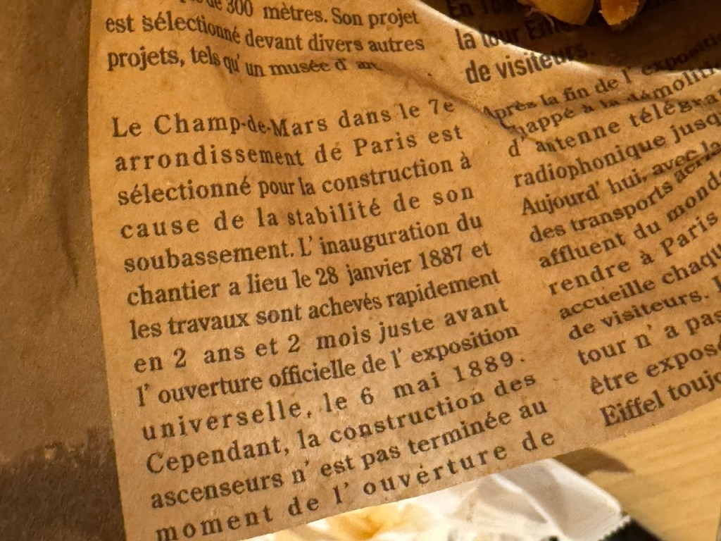 Plus de l'article sur la Tour Eiffel imprimé sur l'emballage