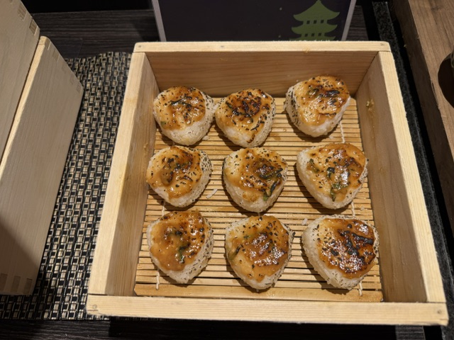 Boîte de 9 onigiris kujo miso
