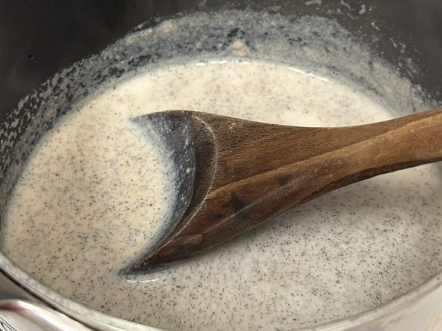 Graines de vanille très bien mélangées partout à la fin du cuisson