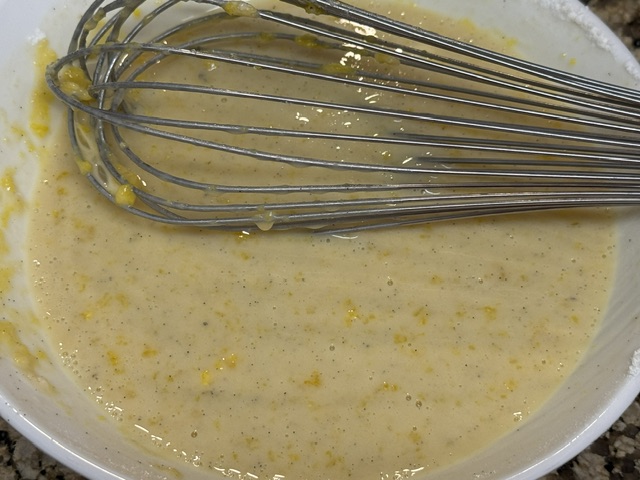 Lait ajouté aux œufs -- le fouet est enfin vide