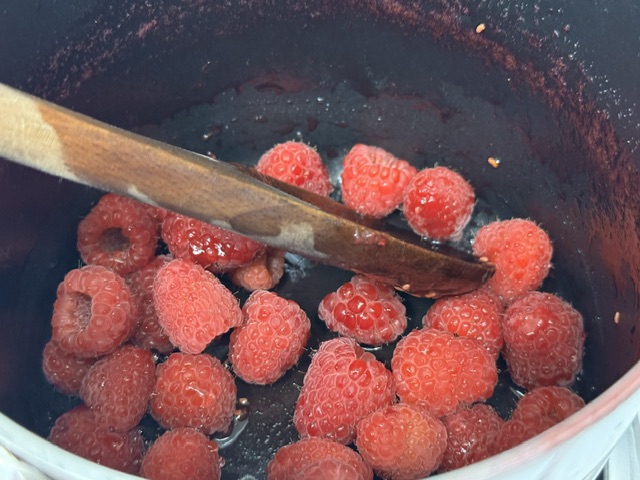 Framboises dans la casserole