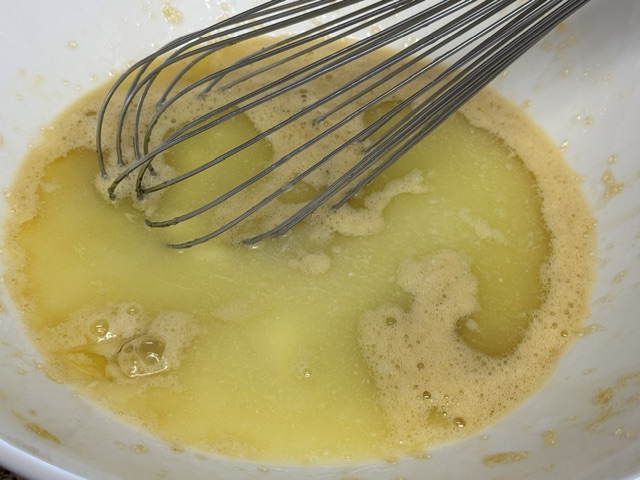 Beurre fondu flottant sur la pâte